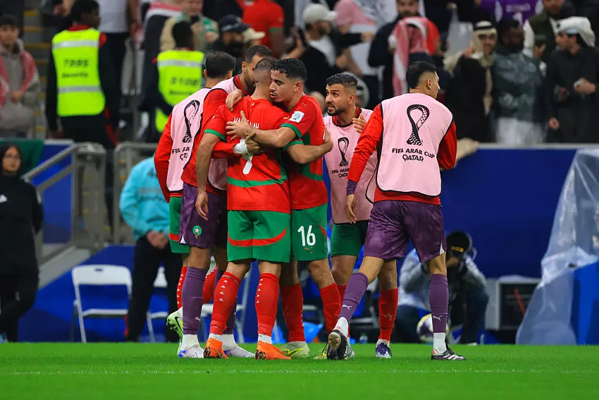 Achraf Hakimi duduk di bangku cadangan saat Maroc imbang 1-1 lawan Mali