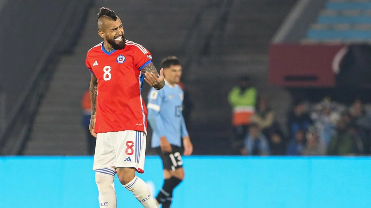 Arturo Vidal saat membela Colo Colo memberikan pernyataan dukungan untuk Cristiano Ronaldo dalam konferensi pers