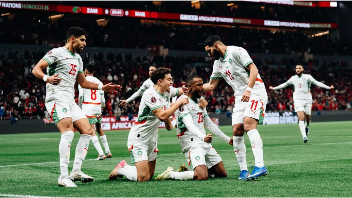 Ayoub El Kaabi mengalami cedera patah tulang usai benturan dengan kiper di laga Olympiacos vs Volos FC