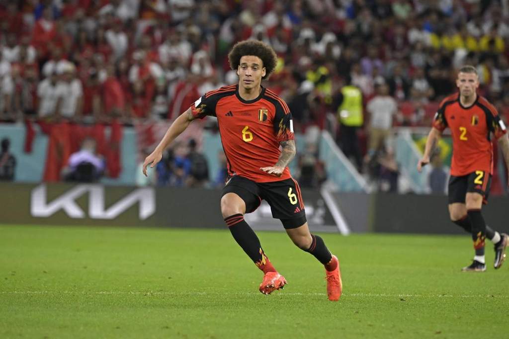 Bursa Transfer: Axel Witsel Resmi Bergabung dengan OGC Nice