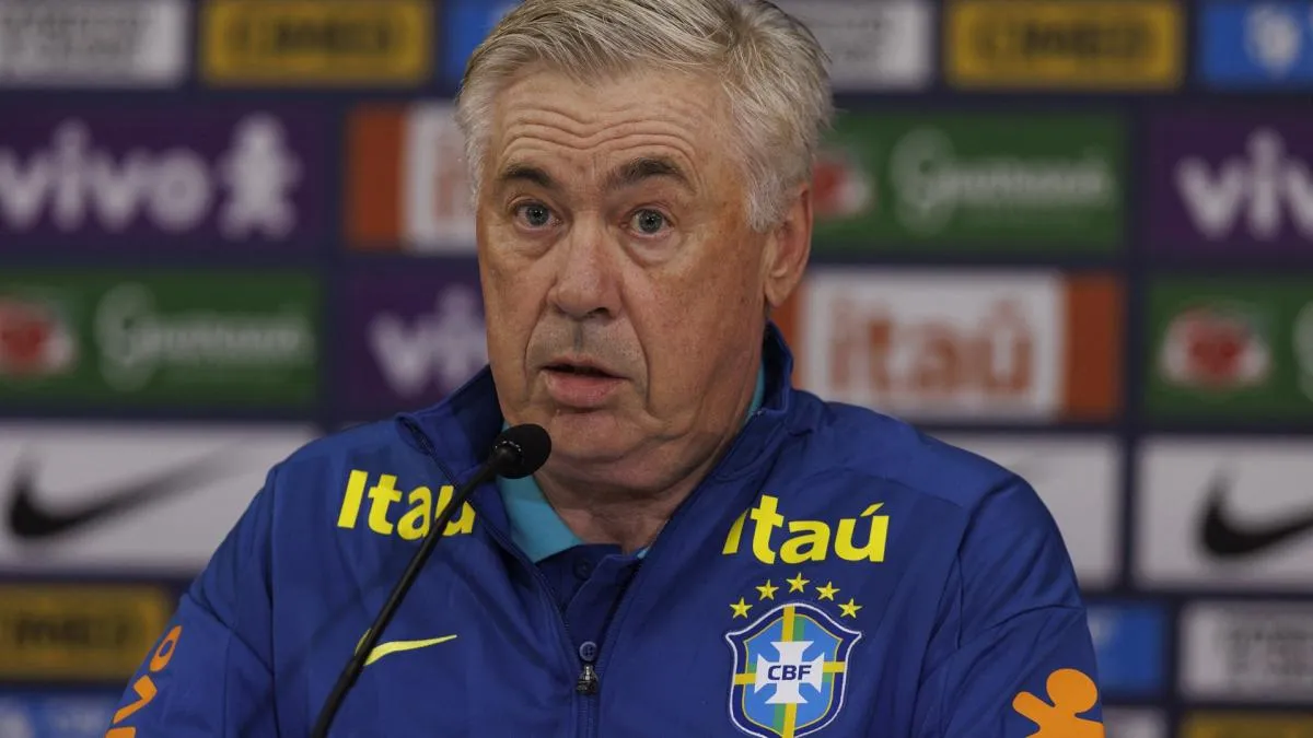 Carlo Ancelotti memimpin latihan timnas Brasil jelang laga uji coba melawan Australia di Townsville