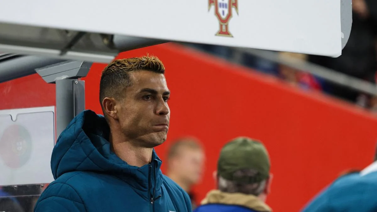 Cristiano Ronaldo meninggalkan lapangan latihan timnas Portugal di Malmo sebelum sesi kolektif dimulai