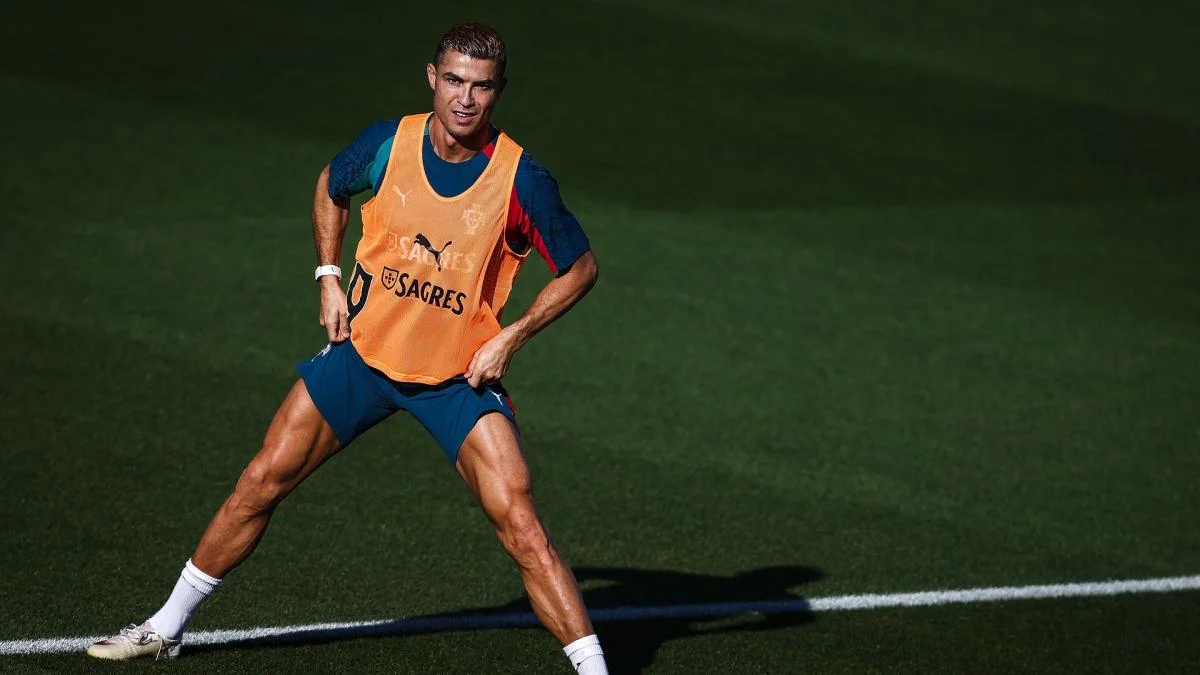 Cristiano Ronaldo bersama timnas Portugal saat membela Selecao das Quinas di laga internasional