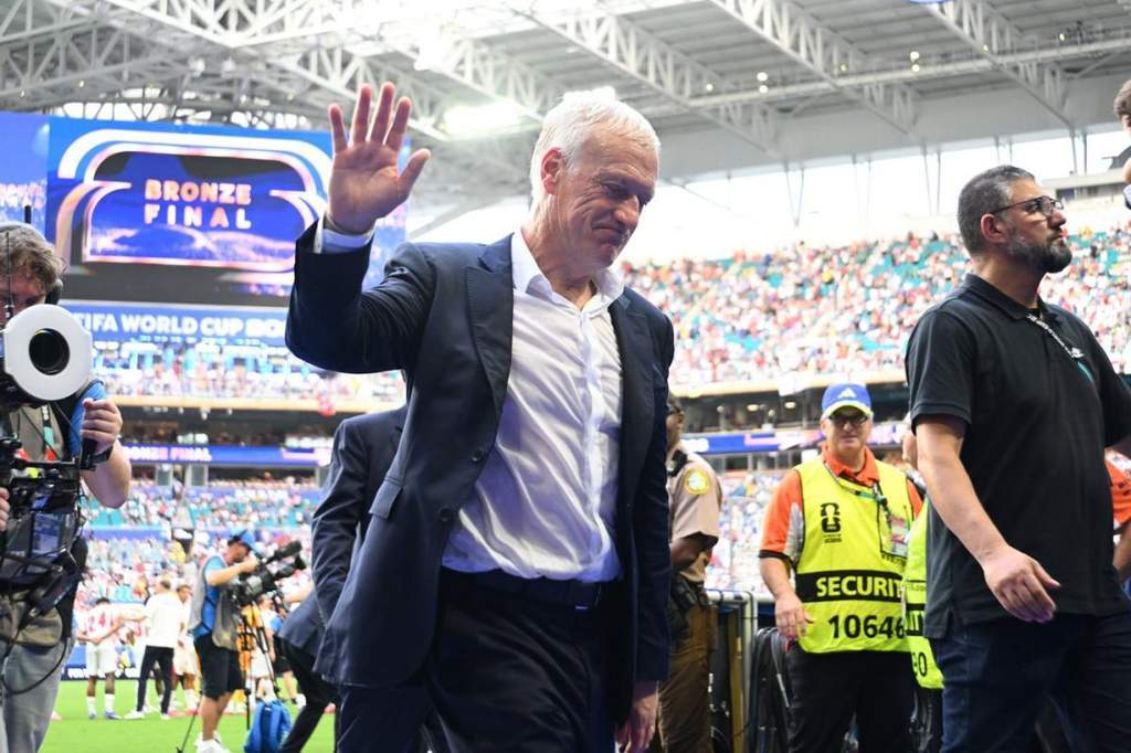 Deschamps Mundur dari Prancis Usai Takluk dari Inggris