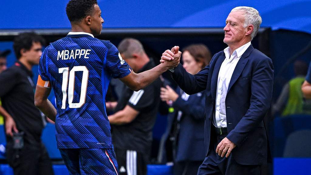 Didier Deschamps Sesali Keputusan Panggil Kylian Mbappe