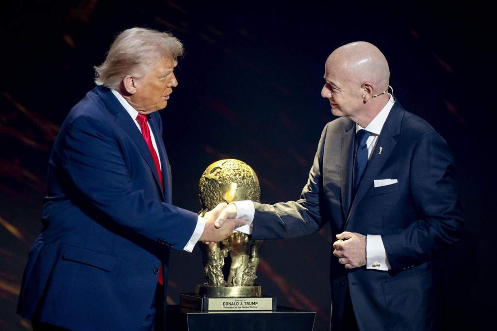Donald Trump berbicara mengenai keputusan kontroversial kartu merah Folarin Balogun
