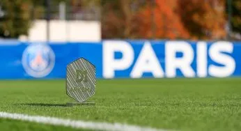 Emilie Osteras memperkenalkan diri sebagai pemain baru PSG.
