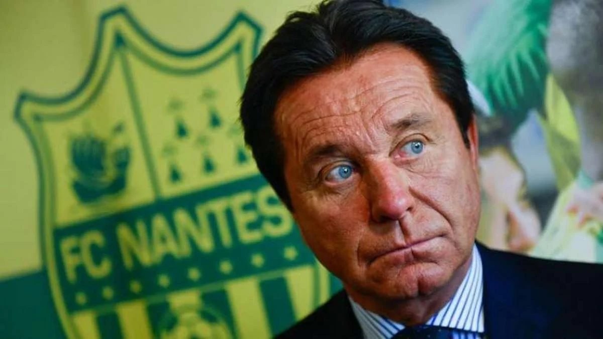 Stadion La Beaujoire markas FC Nantes saat pertandingan Ligue 1 dengan tribun penuh suporter