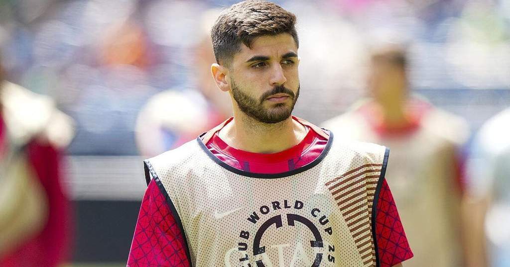 Fenerbahce Incar Lucas Beraldo, PSG Tolak Tawaran