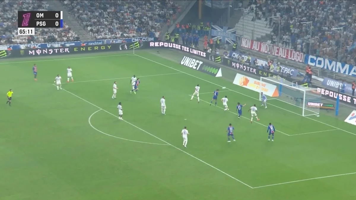 Ferran Torres merayakan gol pembuka PSG saat melawan Marseille di Stadion Velodrome