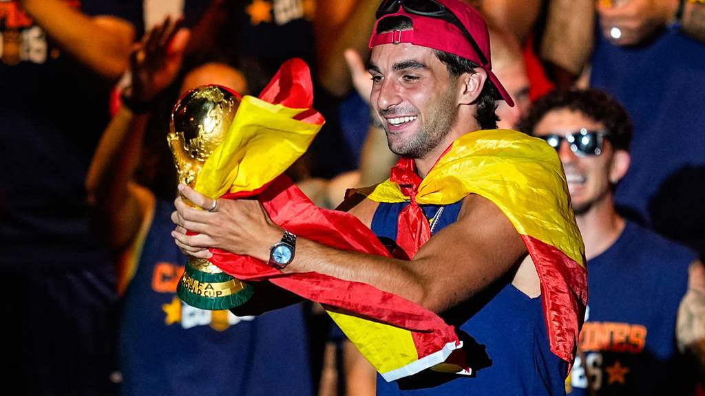Ferran Torres Ungkap Alasan Tiru Donald Trump Usai Gabung PSG