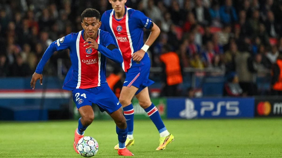 Gelandang muda PSG Senny Mayulu cedera saat membela Timnas Prancis U-21 melawan Estonia