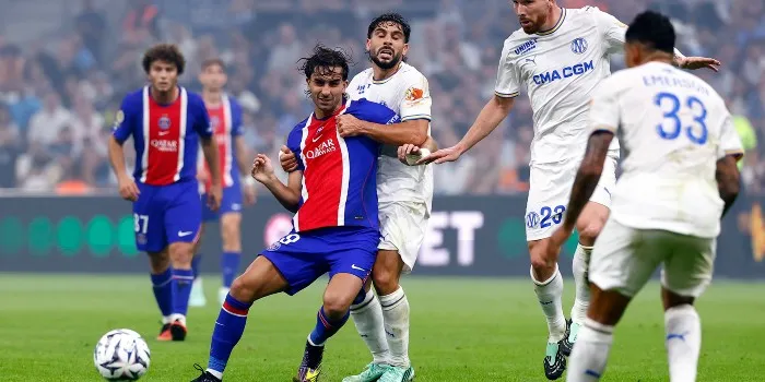 Pemain PSG rayakan kemenangan atas Marseille di Ligue 1 pekan kelima