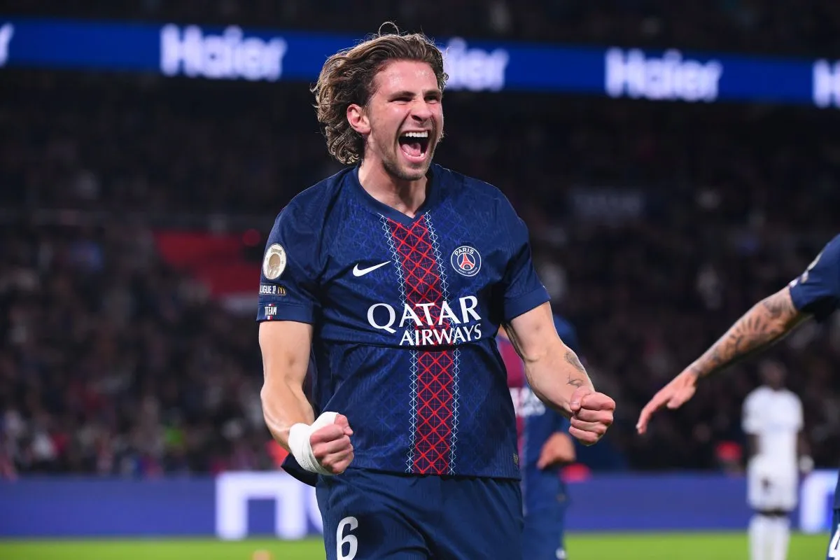 Ilya Zabarnyi tampil sebagai starter saat PSG menghancurkan Slovan Bratislava 6-1 di Liga Champions