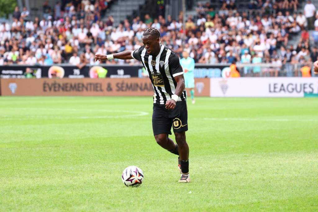 Jacques Ekomie Resmi Tinggalkan Angers Menuju Wrexham