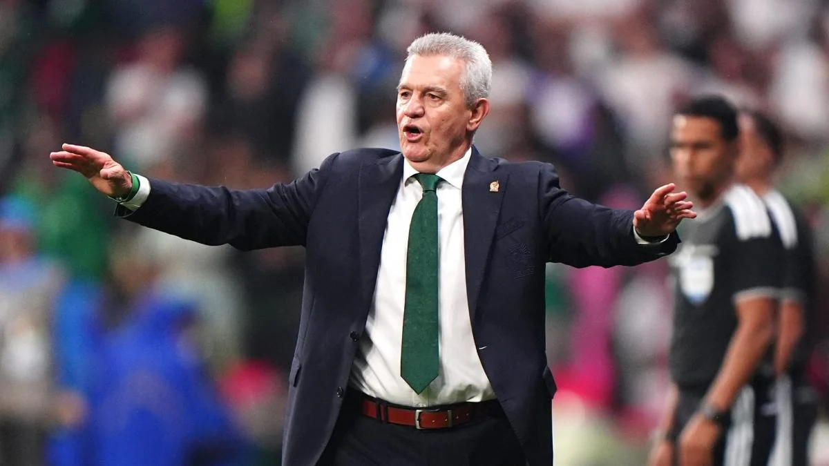 Javier Aguirre pelatih baru Valencia saat diperkenalkan di stadion Mestalla