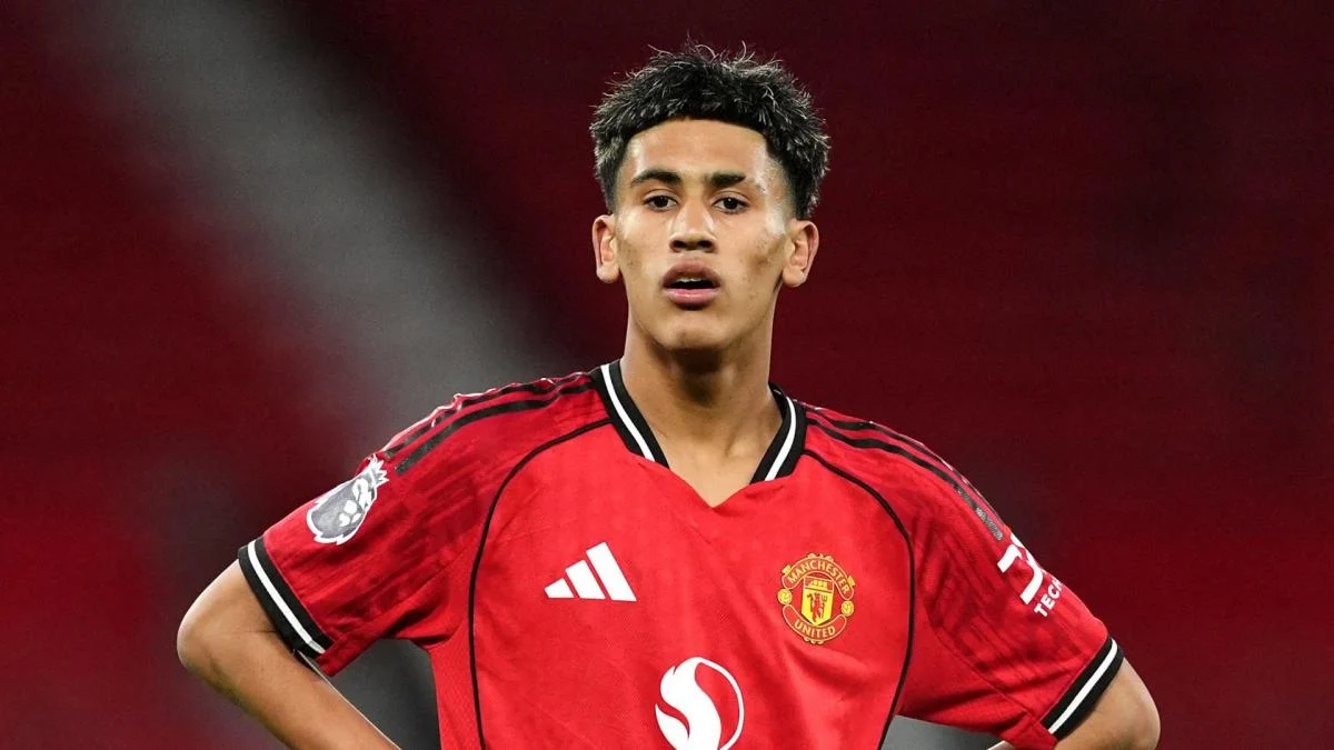 Pemain muda Manchester United JJ Gabriel berlatih di akademi klub