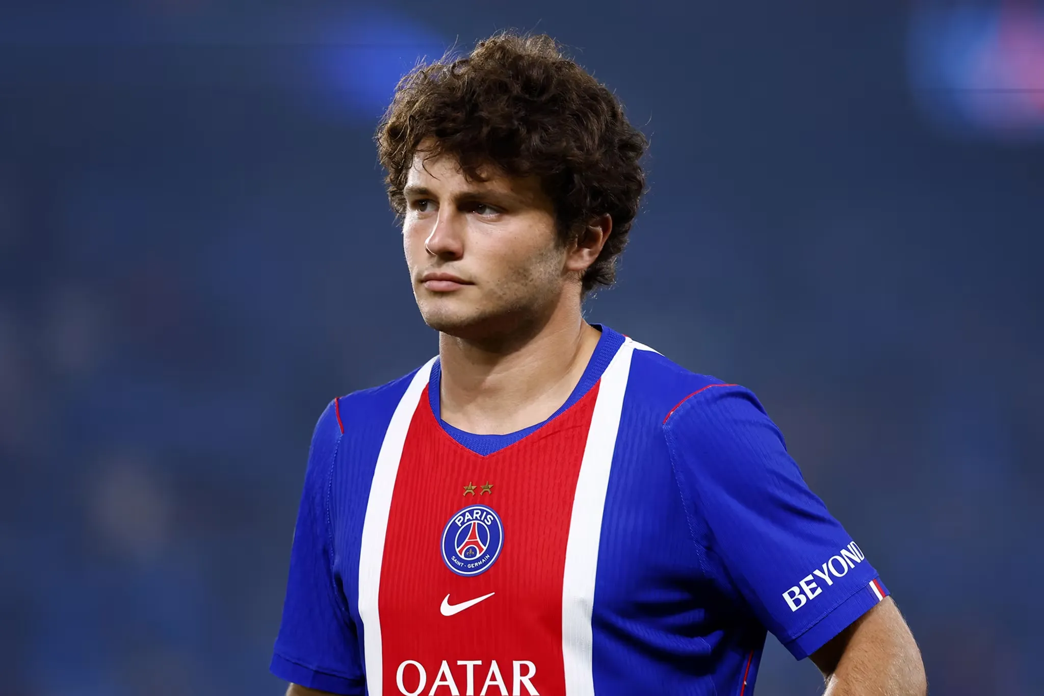 Joao Neves merayakan gol untuk PSG di Parc des Princes usai menandatangani perpanjangan kontrak hingga 2031.