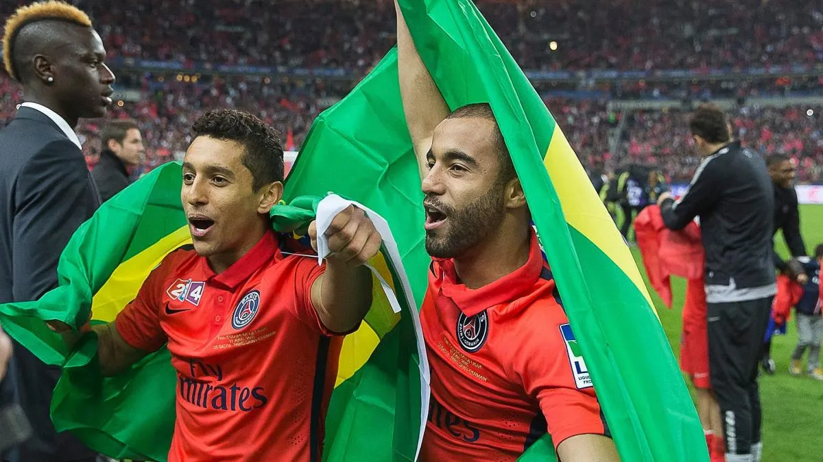 Kapten PSG Marquinhos selebrasi gol ke-46 ke gawang Marseille di Vélodrome