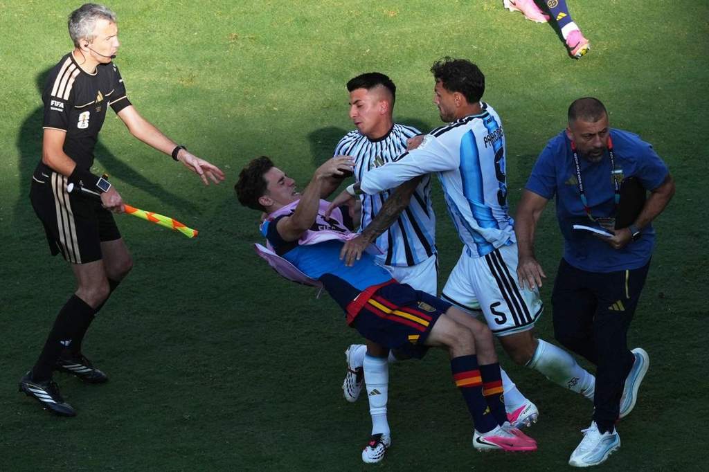 Kericuhan Final Piala Dunia 2026: FIFA Klarifikasi Kartu Paredes