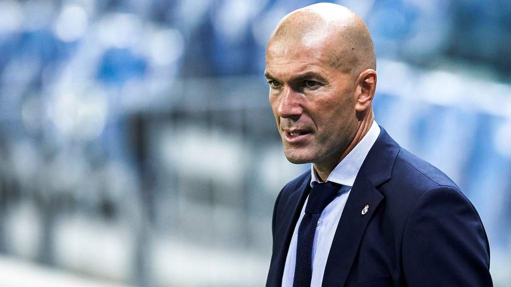 Zinedine Zidane saat memperkuat tim nasional Prancis di awal kariernya.