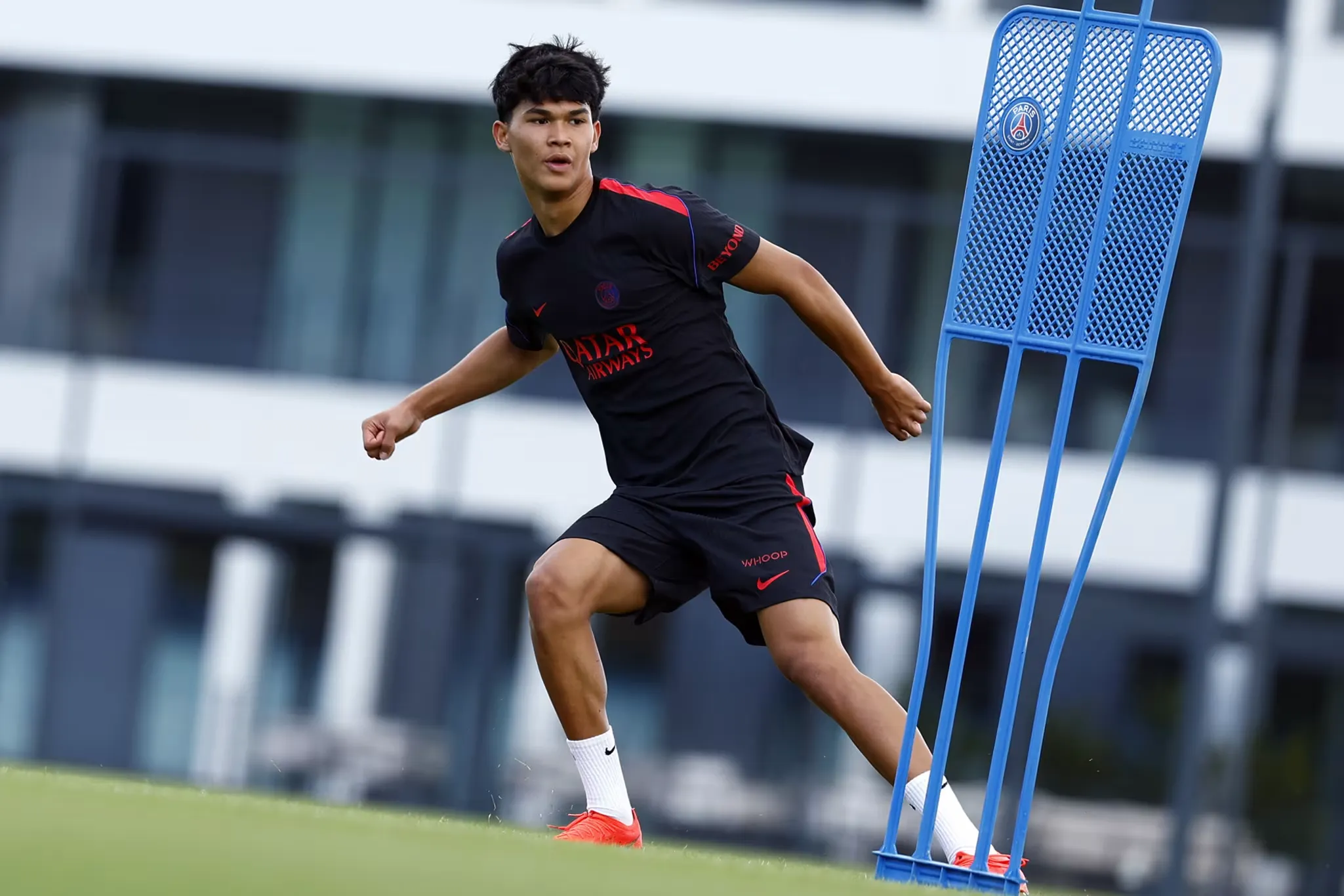 Komposisi pemain PSG melawan Slovan Bratislava di Liga Champions, dengan Ferran Torres dan Mika Godts masuk starter.