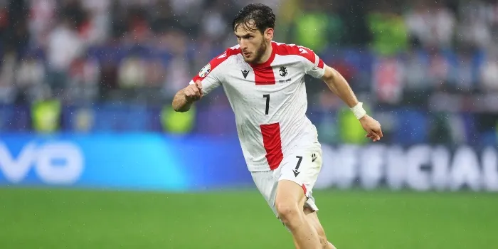 Khvicha Kvaratskhelia tampil sebagai kapten Georgia saat imbang 0-0 lawan Ukraina di Liga Nations