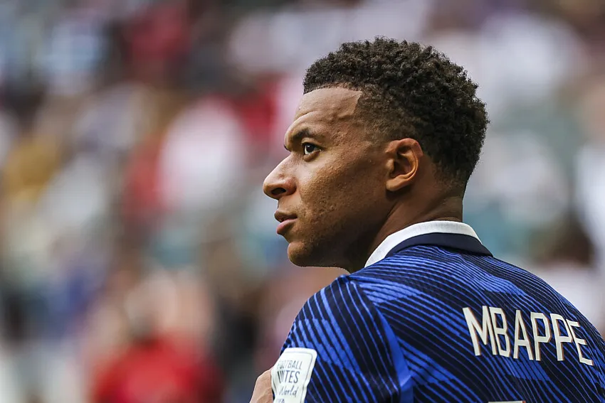 Kylian Mbappe saat membela PSG di Parc des Princes sebelum pindah ke Atletico Madrid