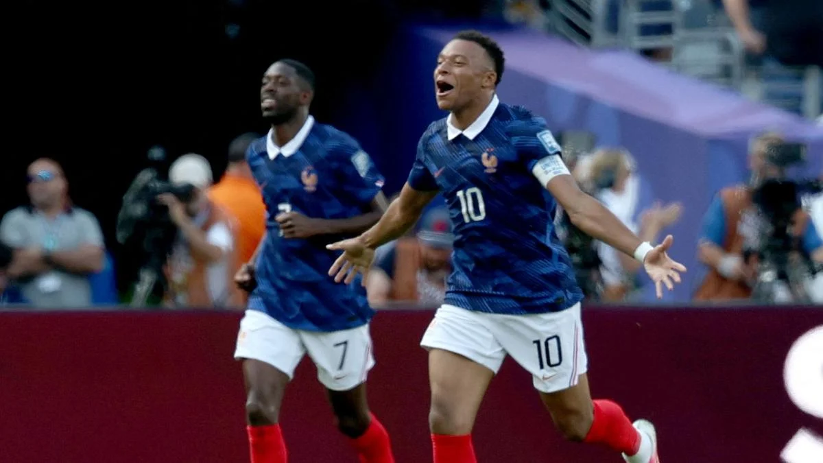 Kylian Mbappe saat membela timnas Prancis di sisi sayap kiri lapangan