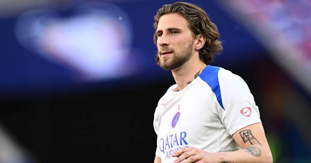Liverpool Bidik Illya Zabarnyi dari Paris Saint-Germain