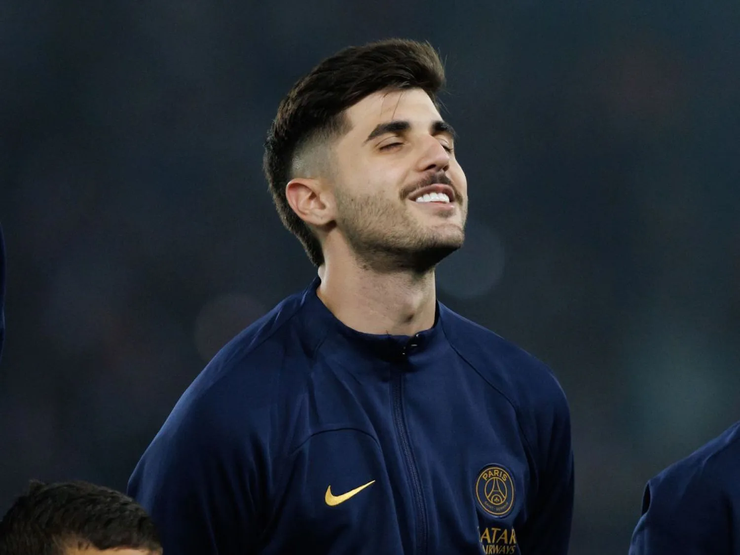 Lucas Beraldo gelandang bertahan PSG asal Brasil saat bertanding di lini tengah