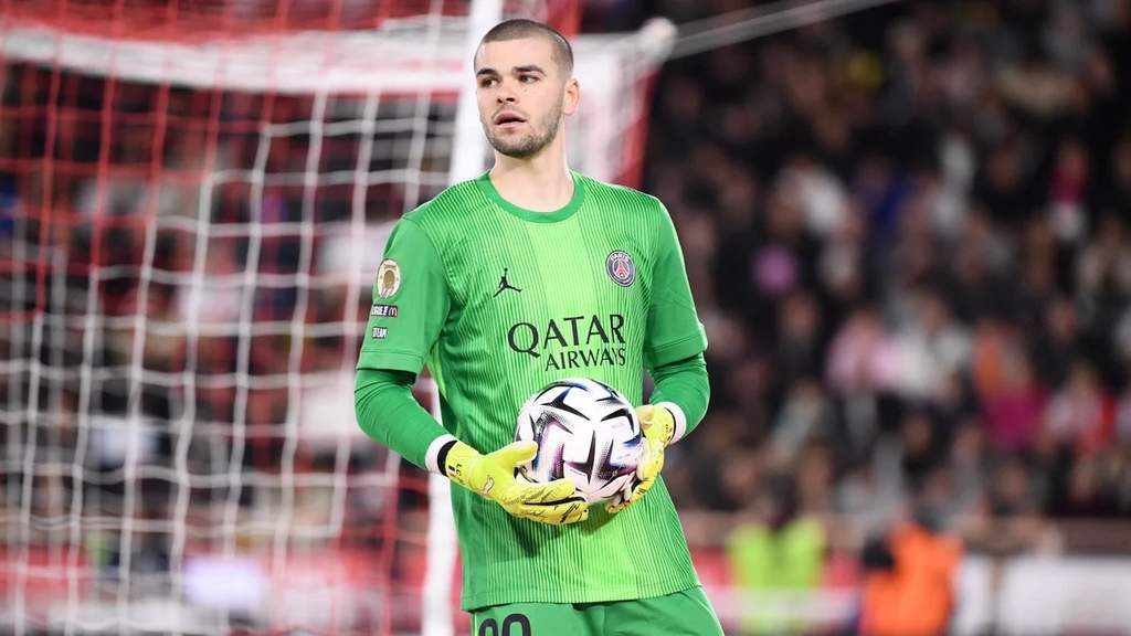 Lucas Chevalier Bertahan di PSG Siap Rebut Posisi Utama