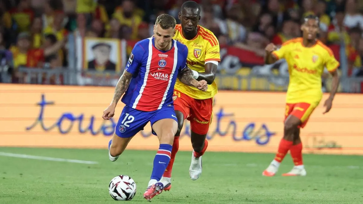Lucas Digne berlatih bersama PSG di tengah situasi tidak masuk skuat