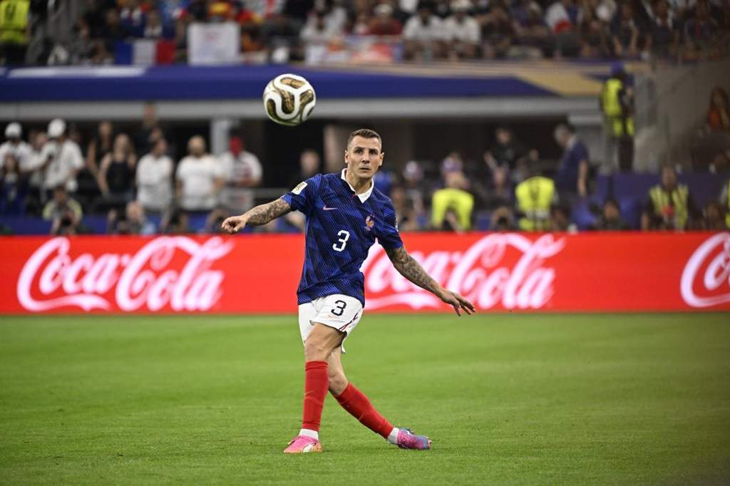 Lucas Digne siap jalani tes medis bersama PSG