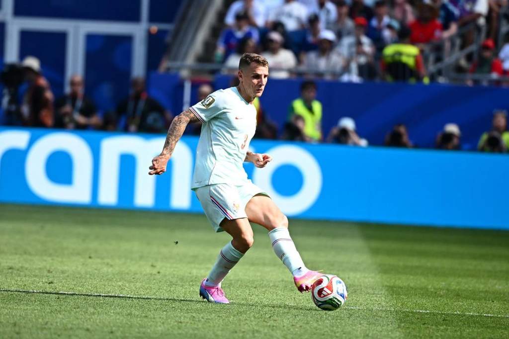 Lucas Digne saat berlaga bersama tim nasional Prancis.
