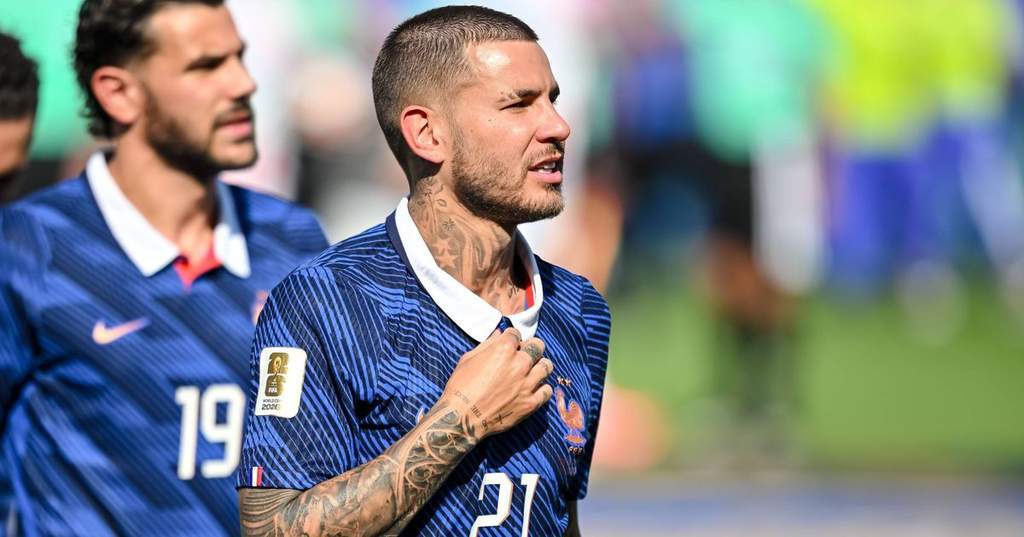 Bek Paris Saint-Germain Lucas Hernandez di lapangan pertandingan.