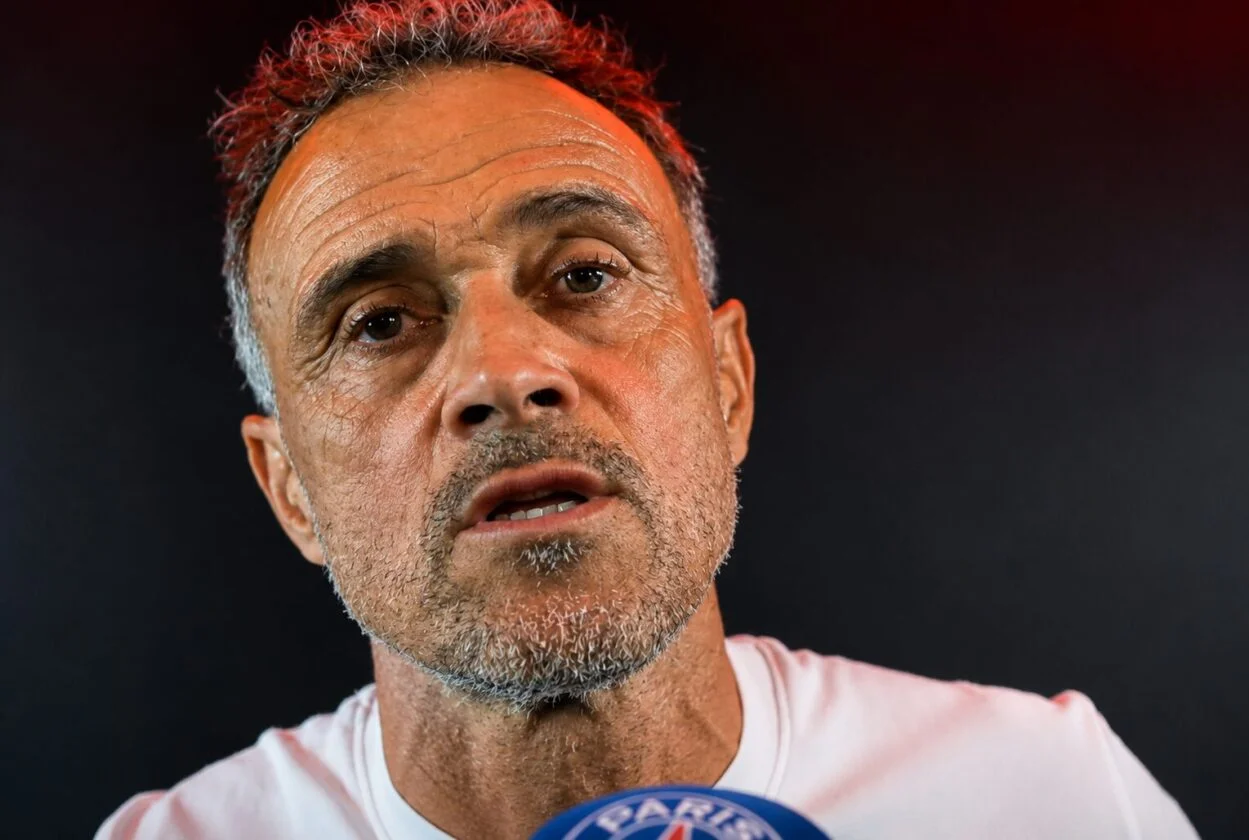 Pelatih PSG Luis Enrique dalam sesi konferensi pers jelang laga melawan Marseille