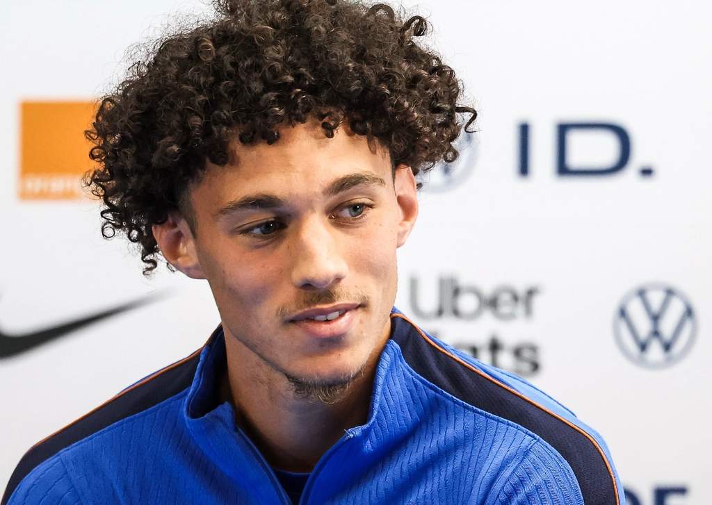 Maghnes Akliouche Buka Suara Soal Adaptasi di PSG