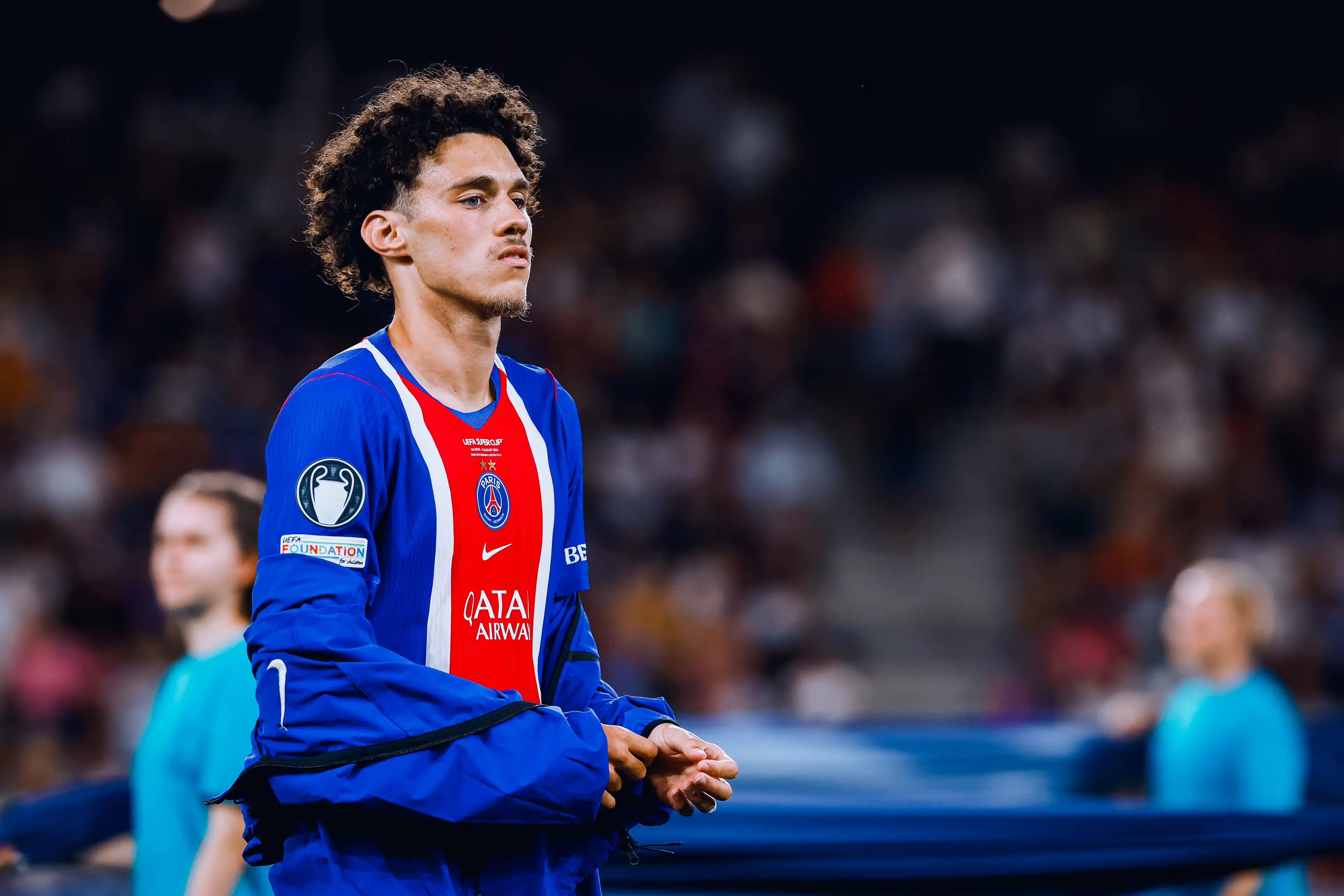 Maghnes Akliouche memperkenalkan diri sebagai pemain baru PSG.