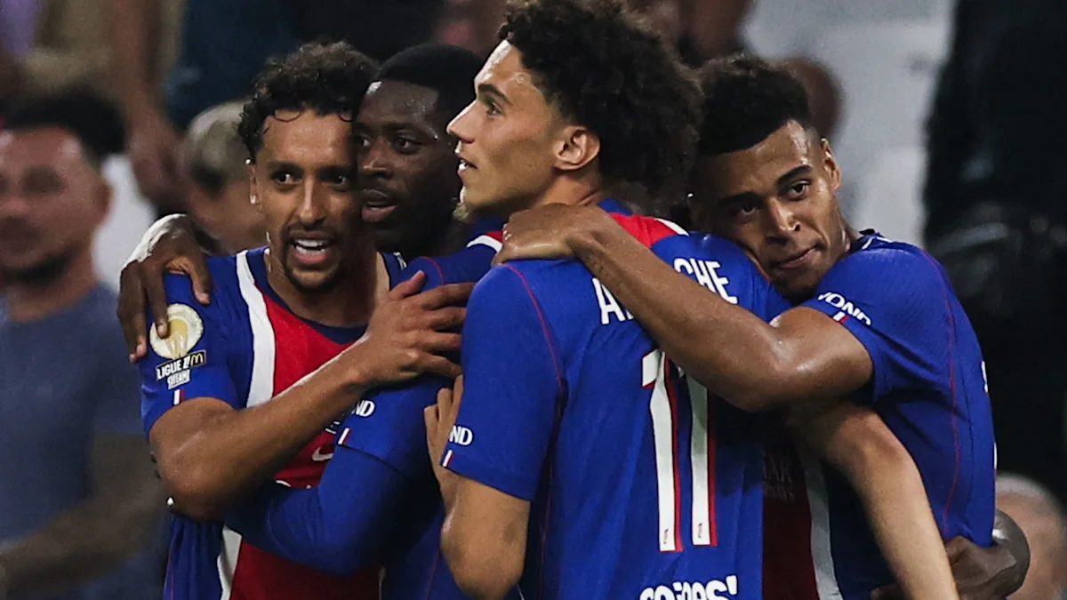 Marquinhos merayakan gol kemenangan PSG atas Marseille di Le Classique
