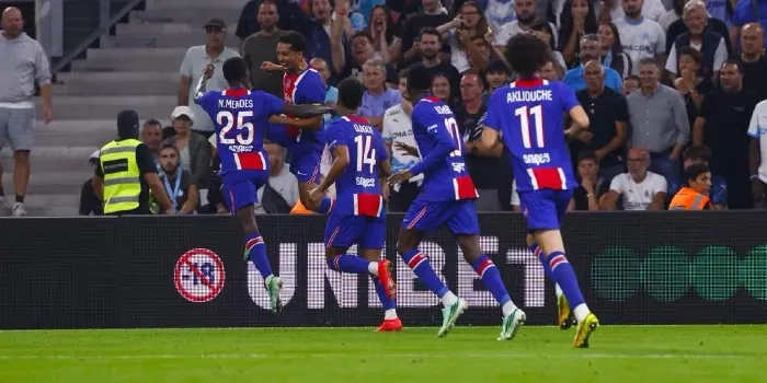 Marquinhos rayakan gol kemenangan PSG atas Marseille di Classique Ligue 1