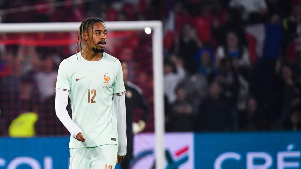 Masa Depan Bradley Barcola di PSG Memanas Usai Kode Transfer