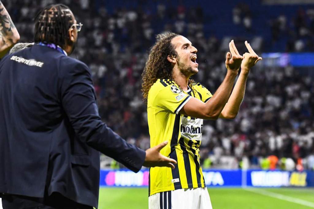 Matteo Guendouzi Terancam Sanksi UEFA Usai Provokasi Suporter OL