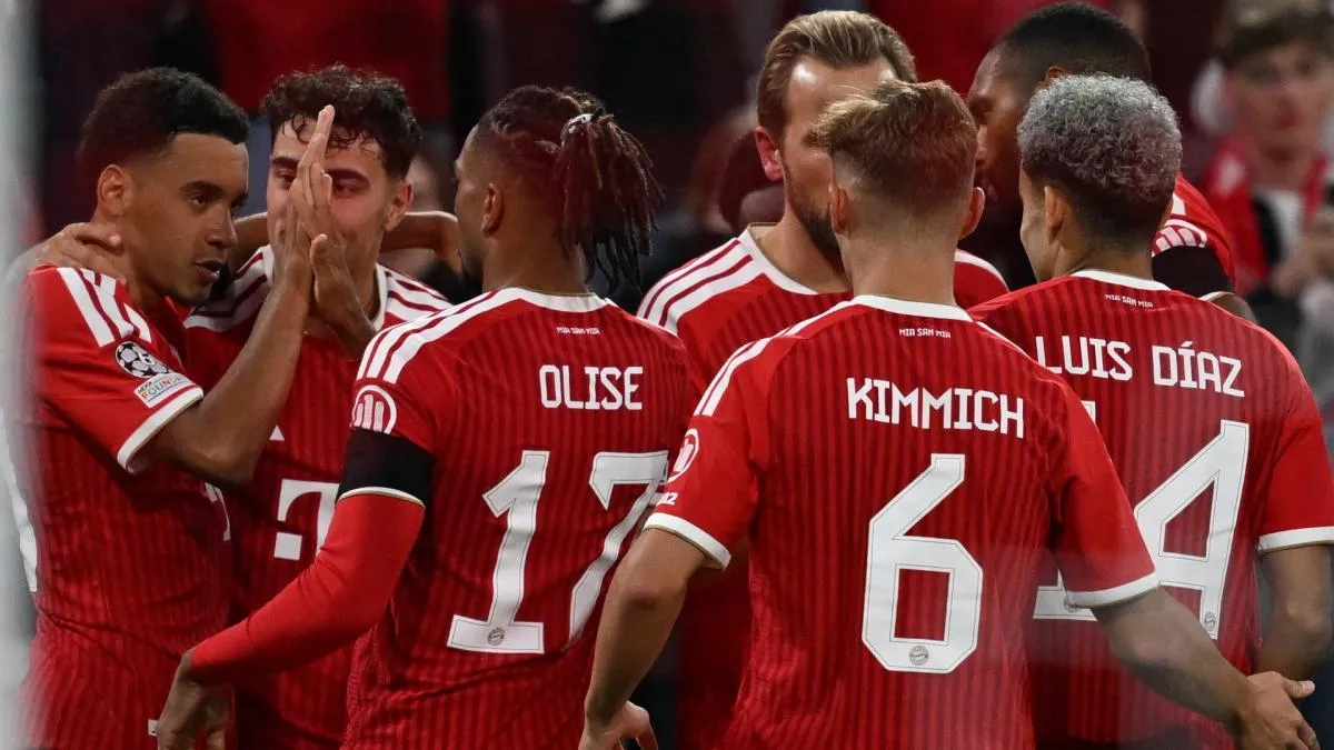 Michael Olise merayakan gol untuk Bayern Munich melawan Bodo Glimt di Liga Champions.
