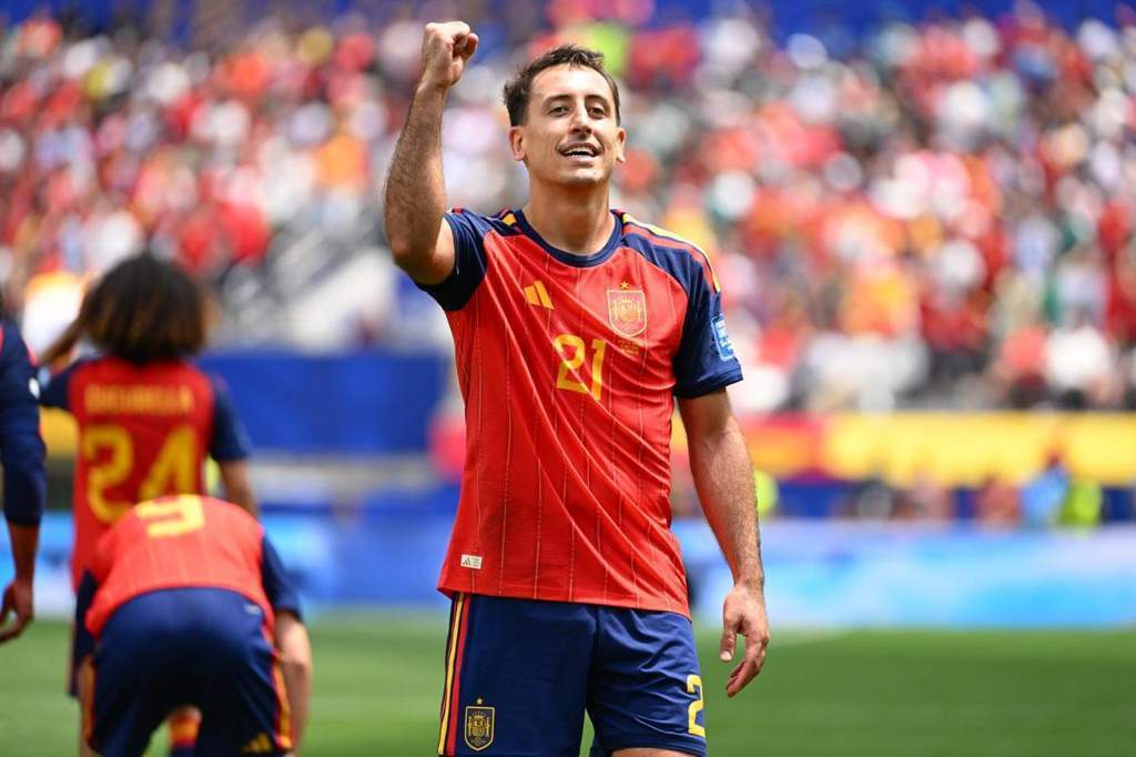Mikel Oyarzabal merayakan gol krusial bersama Tim Nasional Spanyol.