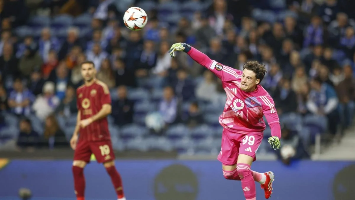 Mile Svilar kiper AS Roma gagal membela Timnas Belgia karena aturan FIFA