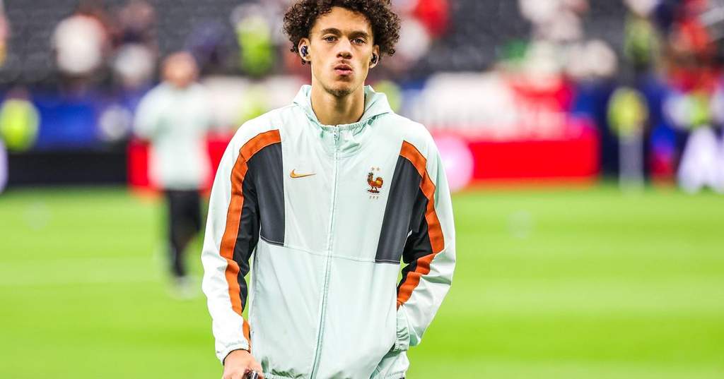 Maghnes Akliouche beraksi di lapangan hijau kompetisi Ligue 1.