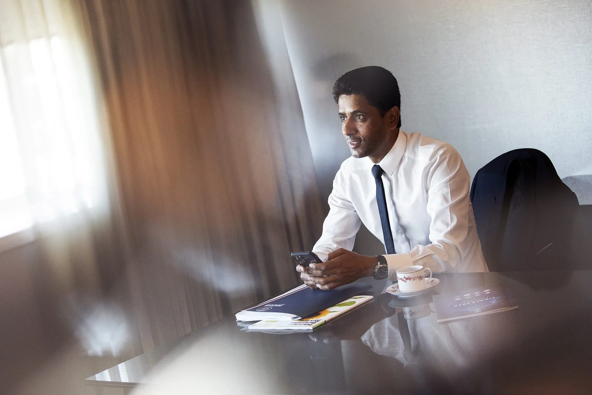 Nasser Al-Khelaifi presiden PSG saat memberikan pernyataan tentang voting Ballon d'Or 2026