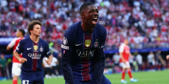 Ousmane Dembele pemain PSG tersenyum saat sesi wawancara dengan BBC