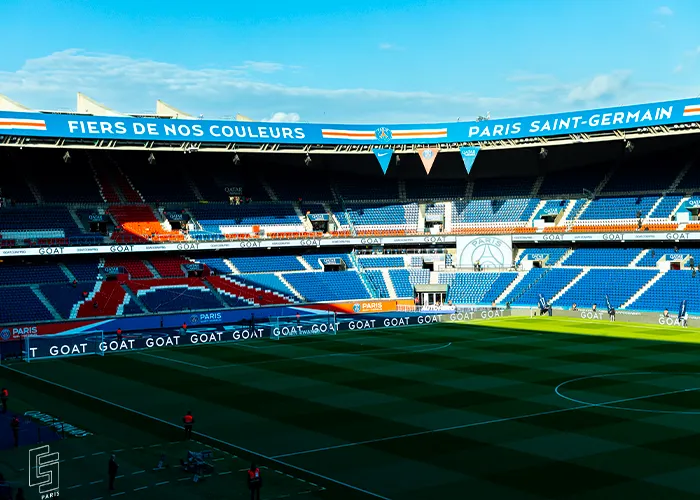 Tampak luar Stadion Parc des Princes, markas Paris Saint-Germain di Paris, Prancis.